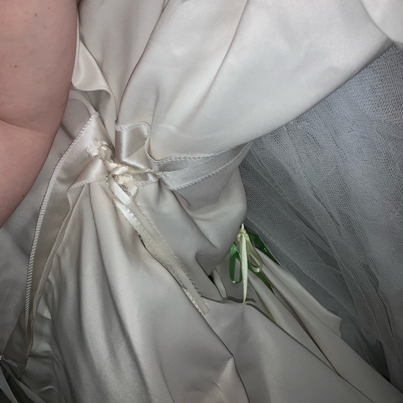 Wedding Dress - Allure - Picture 7 of 8